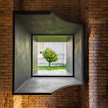 Wall-Less Gallery