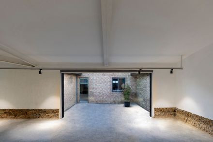Wall-Less Gallery