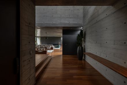 Trama House