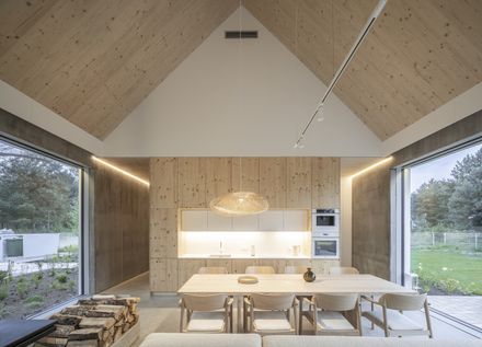 Kownatki Lake House
