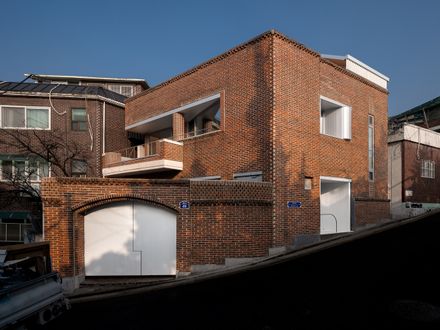Reinterpreting A 50-year-old Building In Myeongnyun-dong