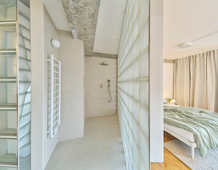 No-Wall Apartment