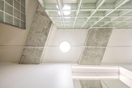 No-Wall Apartment