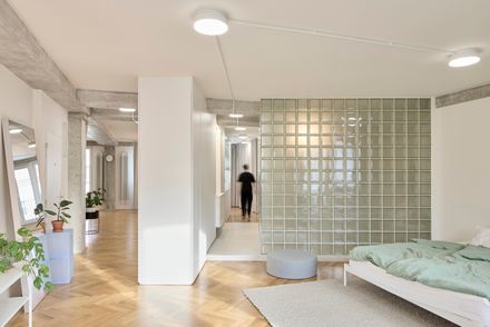 No-Wall Apartment