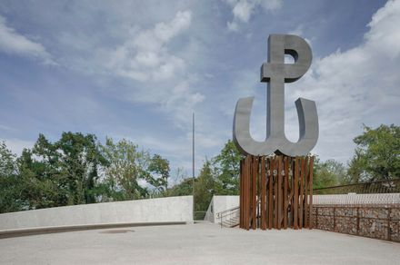 Warsaw Uprising Mound