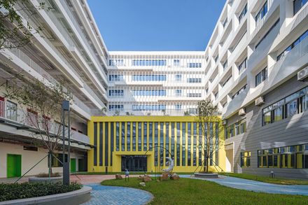 Shenzhen Longhua Foreign Languages School (Fucheng Campus)