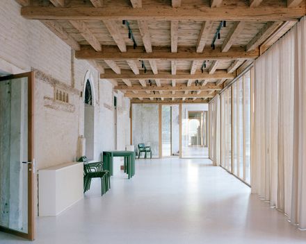 Vis-à-Vis Venetian Villa