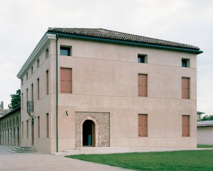 Vis-à-Vis Venetian Villa