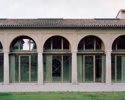 Vis-à-Vis Venetian Villa