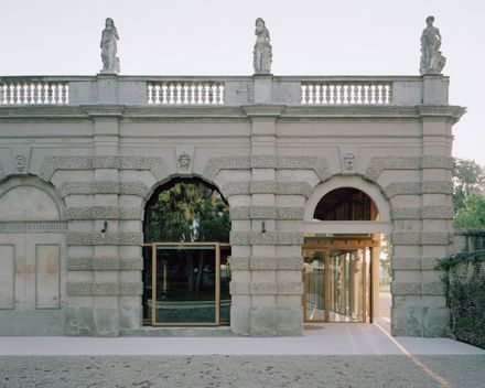 Vis-à-Vis Venetian Villa