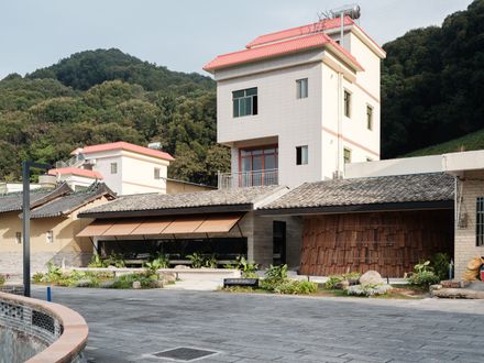 Tree Tavern & Cave Teahouse