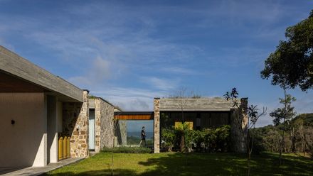 Casa Entre Peraus