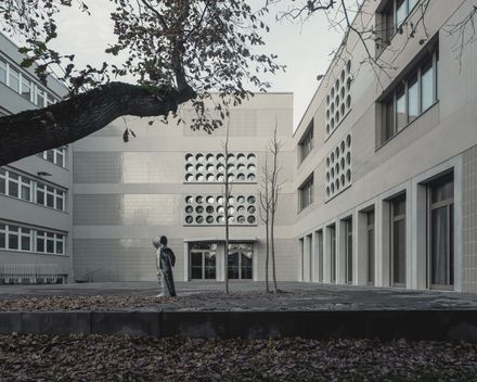Lew-Tolstoi-School
