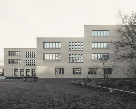 Lew-Tolstoi-School