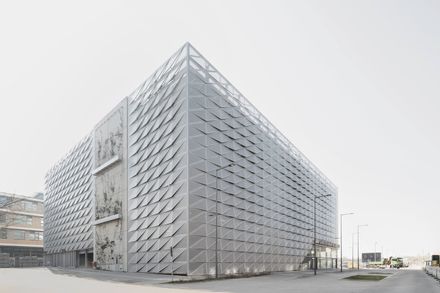 Neckarbogen Neighborhood Parking Garage