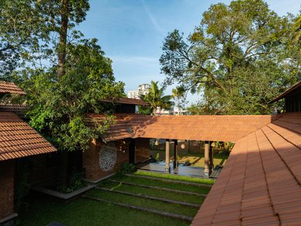 Śhālā Twam Community Hub