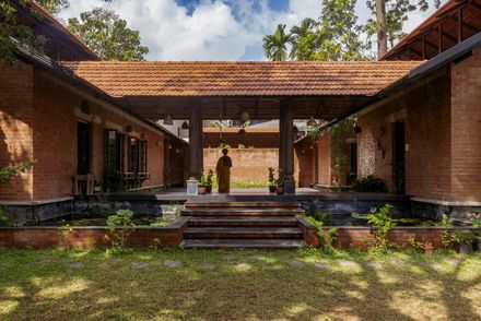Śhālā Twam Community Hub