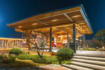 Timber Structure Pedestrian Bridge Of Yitaiyipin Garden