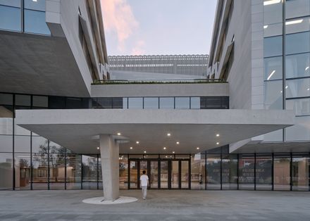 Shanghai Jiao Tong University Student Service Center