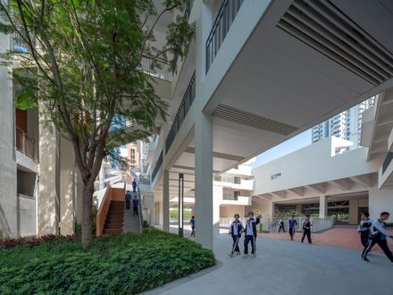 Hongling Middle School Shixia Campus