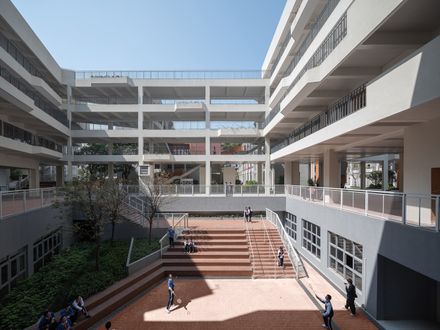 Hongling Middle School Shixia Campus