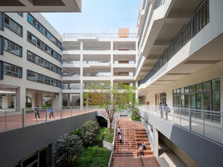 Hongling Middle School Shixia Campus