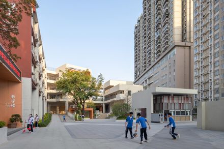 Hongling Middle School Shixia Campus