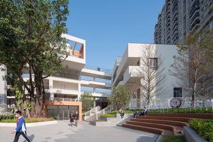 Hongling Middle School Shixia Campus