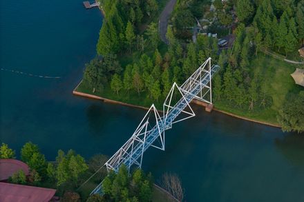 Edenland Pedestrian Bridge In Luxelakes
