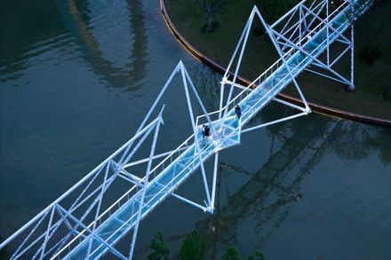Edenland Pedestrian Bridge In Luxelakes