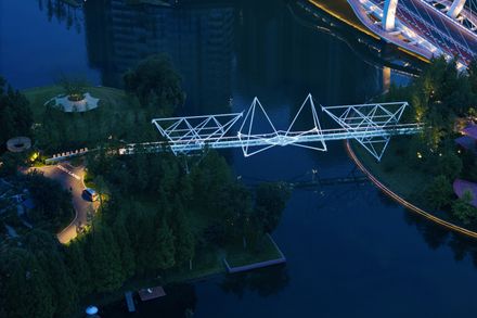 Edenland Pedestrian Bridge In Luxelakes