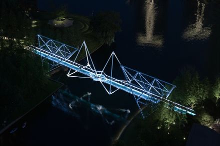Edenland Pedestrian Bridge In Luxelakes
