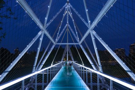 Edenland Pedestrian Bridge In Luxelakes