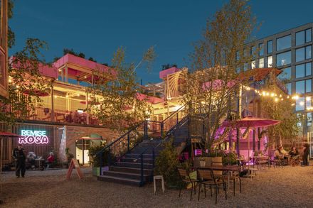 Remise Rosa Complex