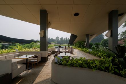 Mitte Oblique Garden