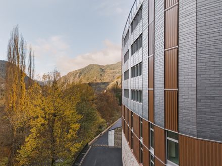 Mixed-use Office, Warehouse And Parking Building