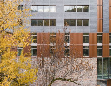 Mixed-use Office, Warehouse And Parking Building