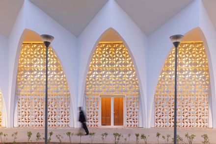 Plage Des Nations Mosque