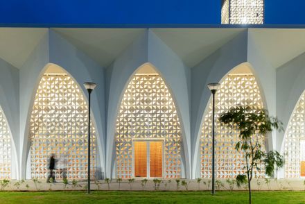 Plage Des Nations Mosque