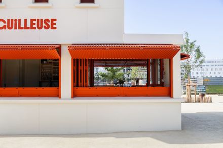 L'aiguilleuse - Renovation Of A Former Railway Signal Box Into A Kiosk-bar