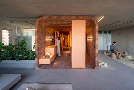 Middle Envelope Apartment