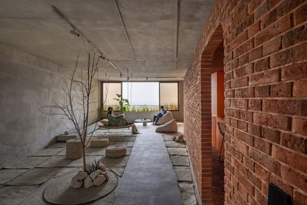 Middle Envelope Apartment