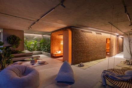 Middle Envelope Apartment