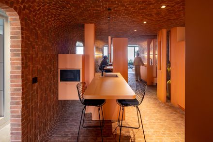 Middle Envelope Apartment