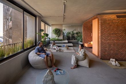 Middle Envelope Apartment