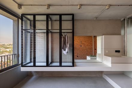 Middle Envelope Apartment