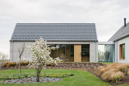 House By The Vineyard