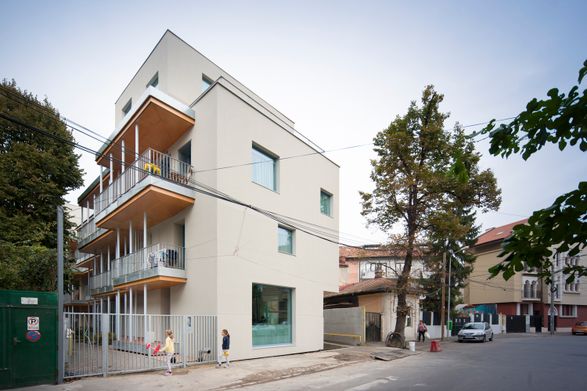 Urban Spaces 2 / Mumuleanu 14 Apartment Building
