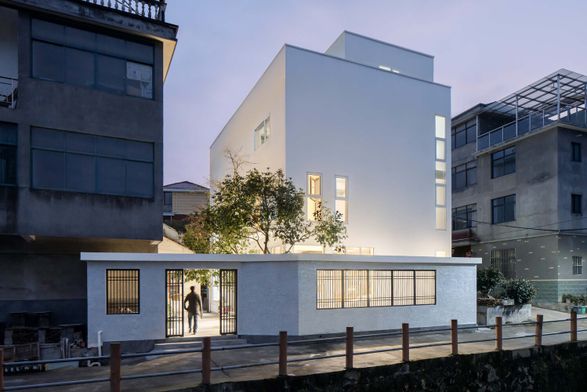 Thousand Island Lake Square House