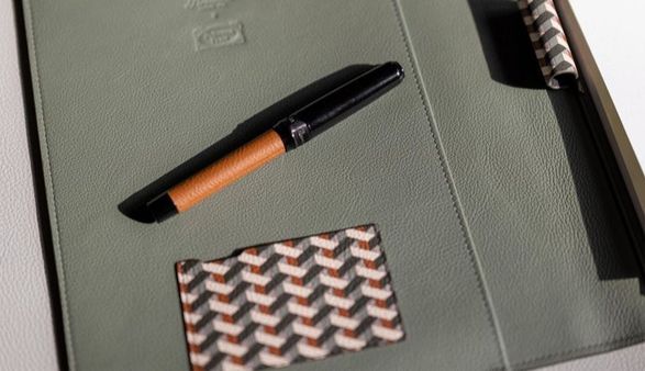 Poltrona Frau Pineider x Poltrona Frau A4 Notepad Holder